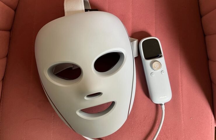 shark-cryoglow-led-face-mask