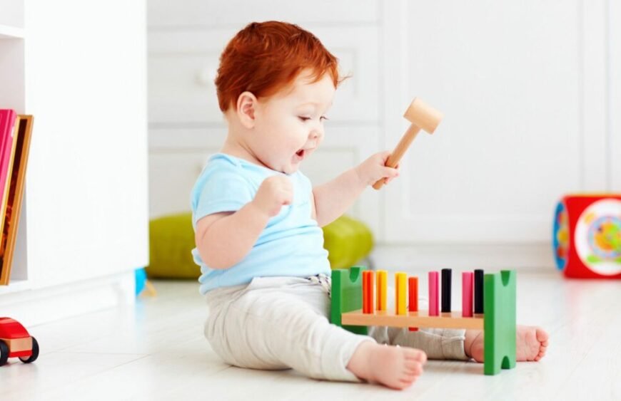 spielzeug-ab-1-jahr-kinderspielzeug-fuer-1-jaehrige-scaled-e1669971222836-1050×635